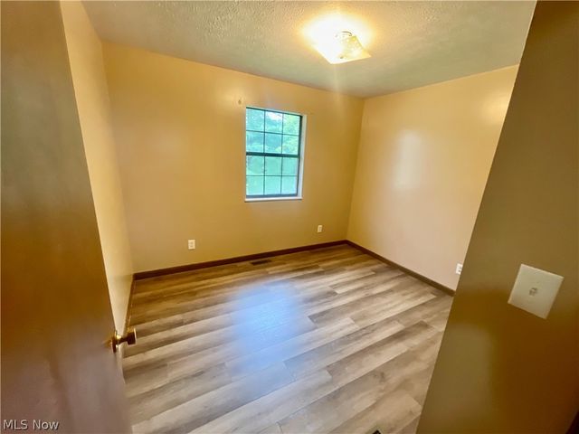 1805 Lee Creek Rd, Belleville, WV 26133