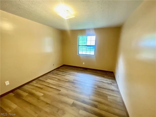 1805 Lee Creek Rd, Belleville, WV 26133