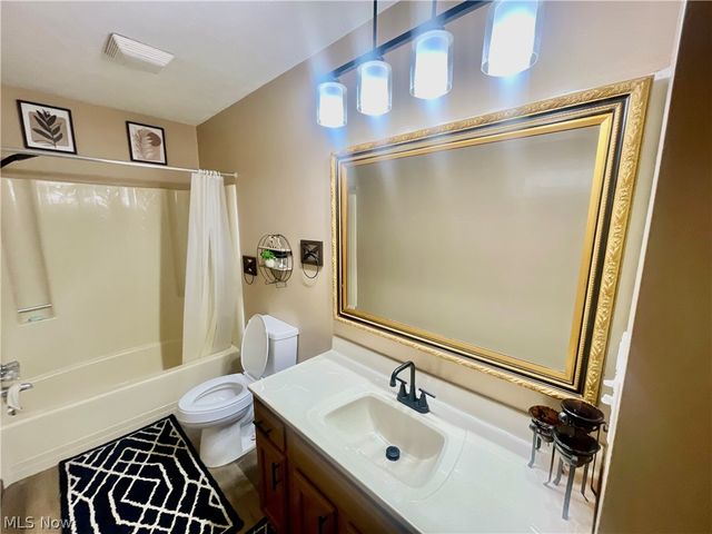 1805 Lee Creek Rd, Belleville, WV 26133