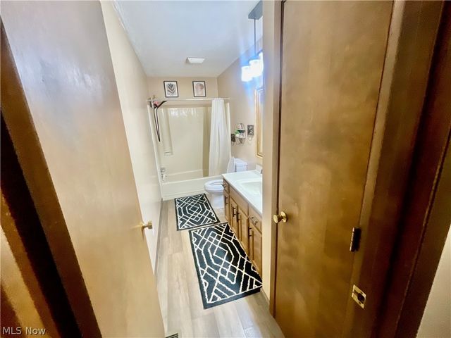 1805 Lee Creek Rd, Belleville, WV 26133