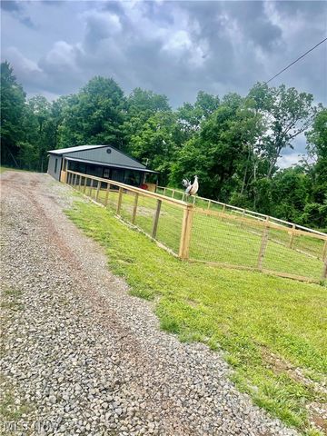 1805 Lee Creek Rd, Belleville, WV 26133