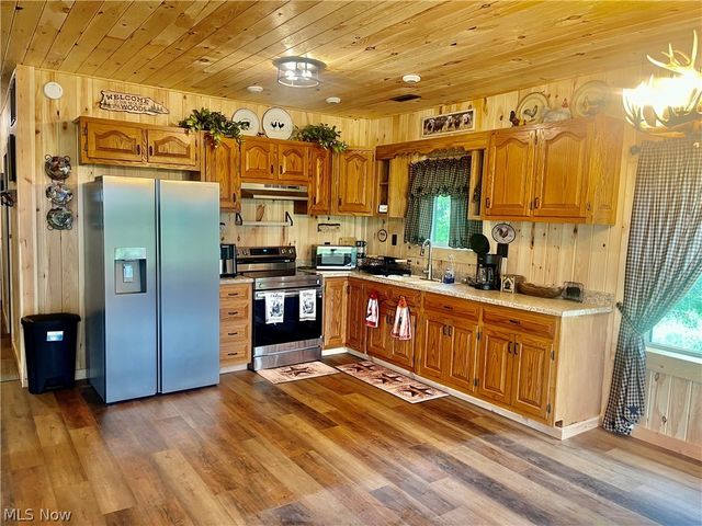 1805 Lee Creek Rd, Belleville, WV 26133