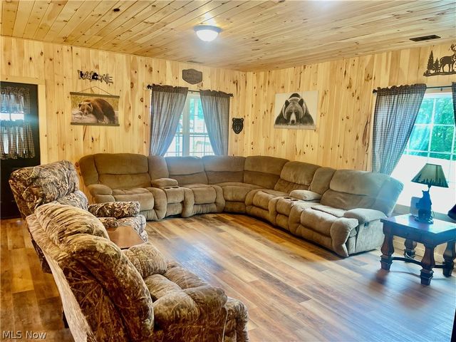 1805 Lee Creek Rd, Belleville, WV 26133
