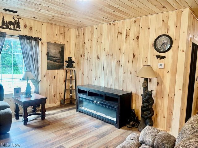 1805 Lee Creek Rd, Belleville, WV 26133