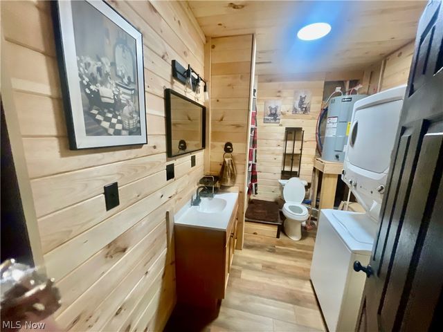 1805 Lee Creek Rd, Belleville, WV 26133