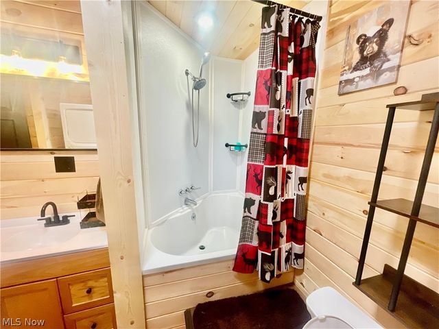 1805 Lee Creek Rd, Belleville, WV 26133
