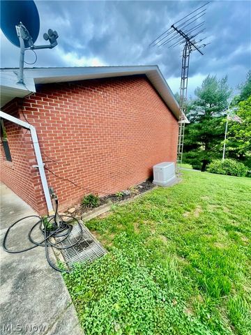 1805 Lee Creek Rd, Belleville, WV 26133