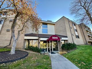 5645 Green Circle Drive 204, Minnetonka, MN 55343