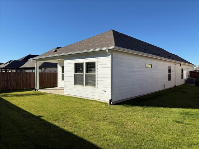 1168 Yucca Avenue, Lavon, TX 75166