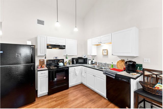 289 Chaparral Dr, Bandera, TX 78003