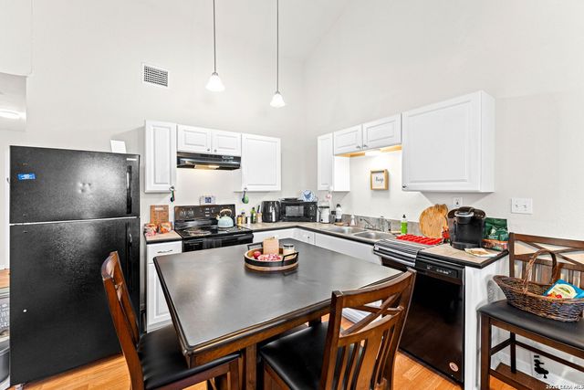 289 Chaparral Dr, Bandera, TX 78003