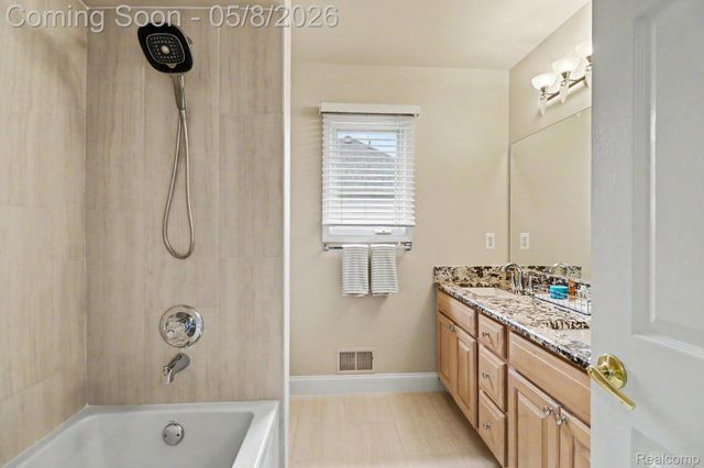 55397 Apple Lane, Shelby Charter Township, MI 48316