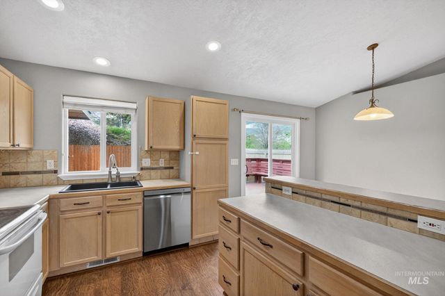 11157 W Red Maple Dr, Boise, ID 83709