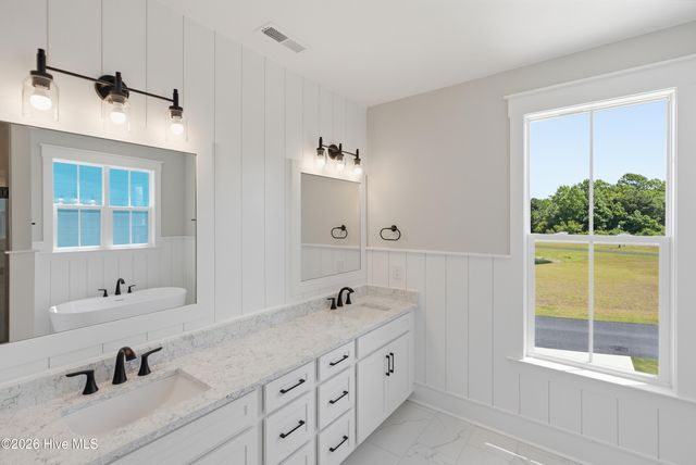 522 White Picket Way, Holly Ridge, NC 28445