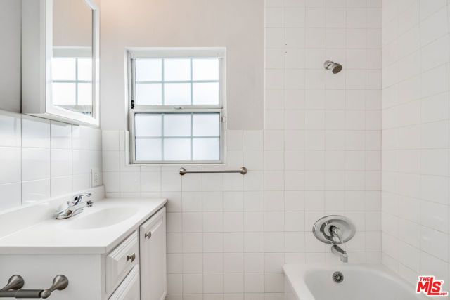 14043 Calvert Street, Van Nuys (los Angeles), CA 91401