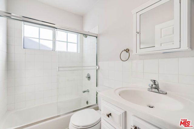 14043 Calvert Street, Van Nuys (los Angeles), CA 91401