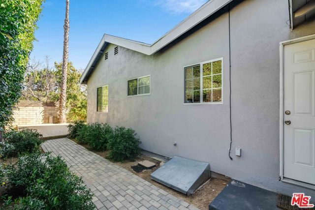 14043 Calvert Street, Van Nuys (los Angeles), CA 91401