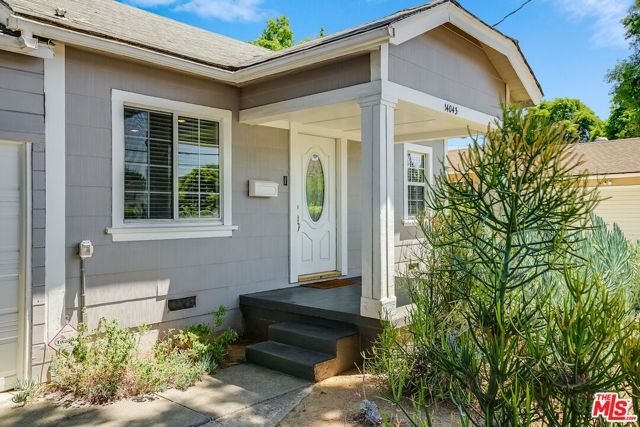14043 Calvert Street, Van Nuys (los Angeles), CA 91401