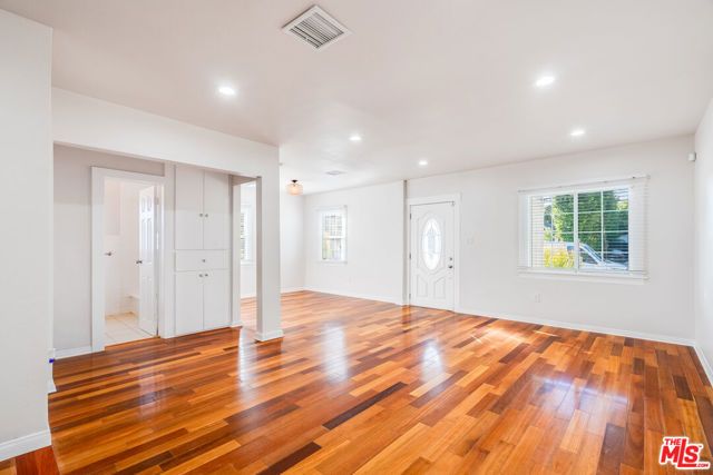 14043 Calvert Street, Van Nuys (los Angeles), CA 91401