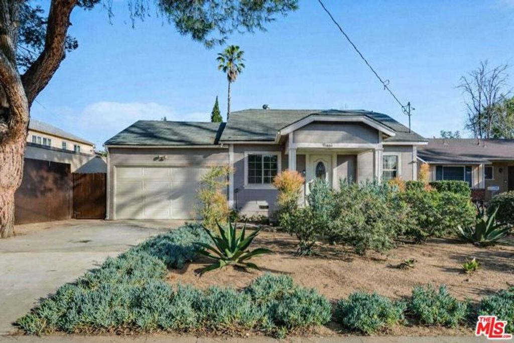 14043 Calvert Street, Van Nuys (los Angeles), CA 91401