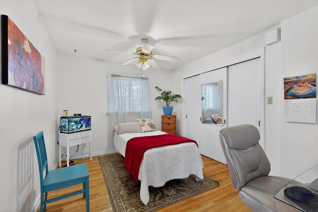 Image 16 of property listing at 6205 Hannett Avenue NE, Albuquerque, NM 87110