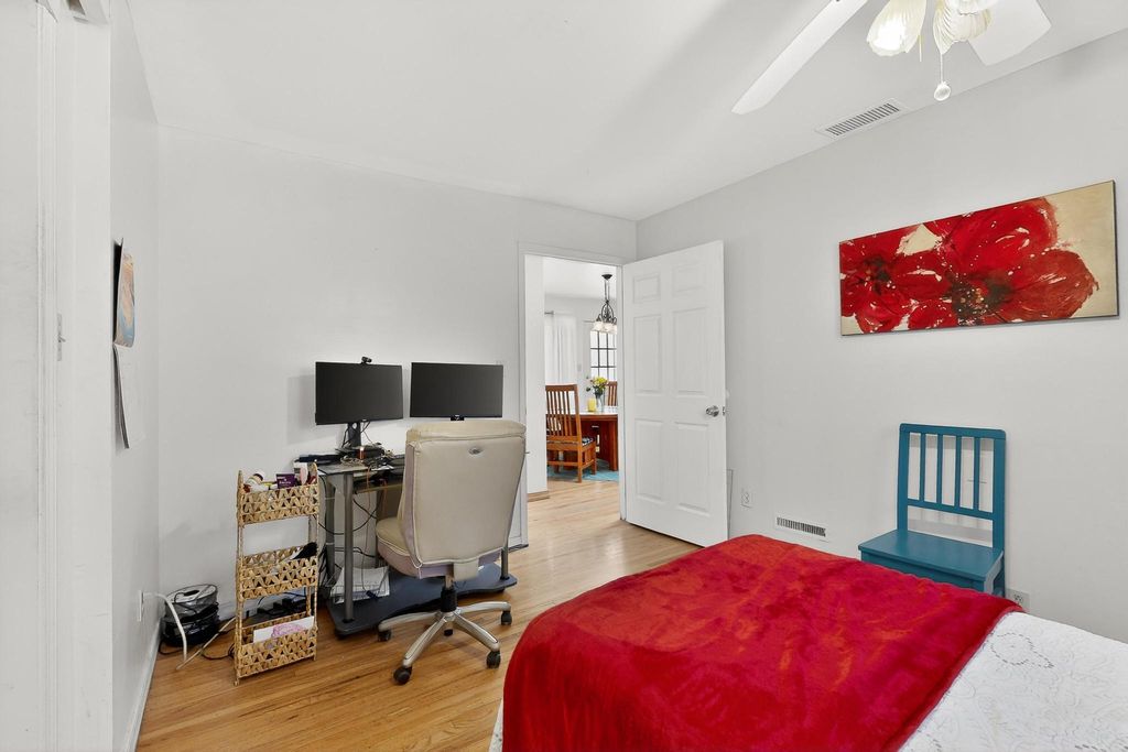 Image 17 of property listing at 6205 Hannett Avenue NE, Albuquerque, NM 87110