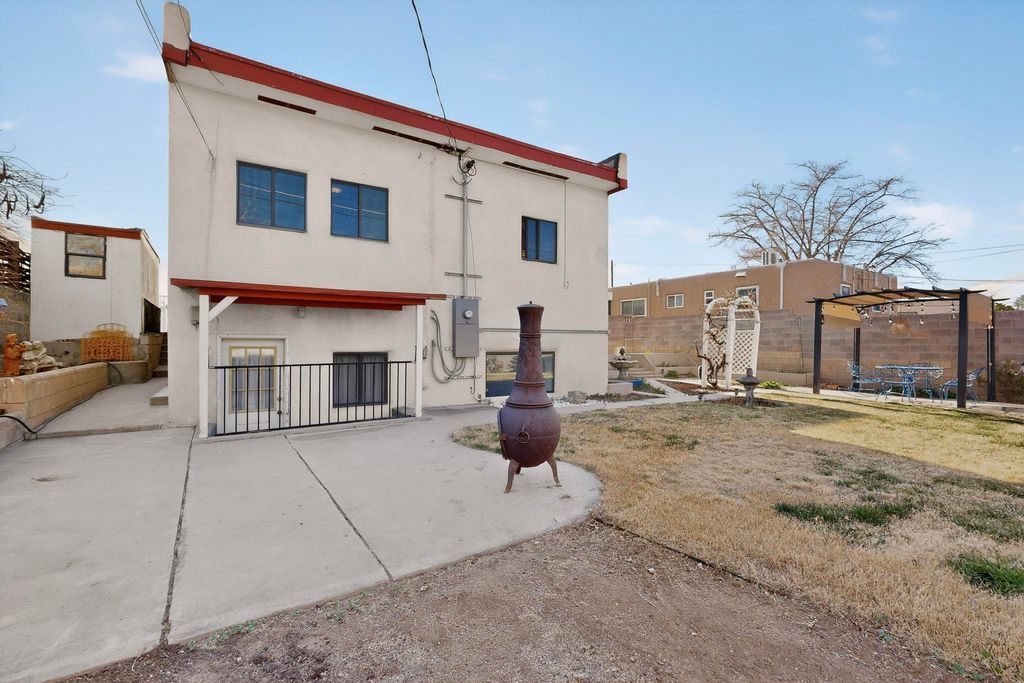 Image 22 of property listing at 6205 Hannett Avenue NE, Albuquerque, NM 87110
