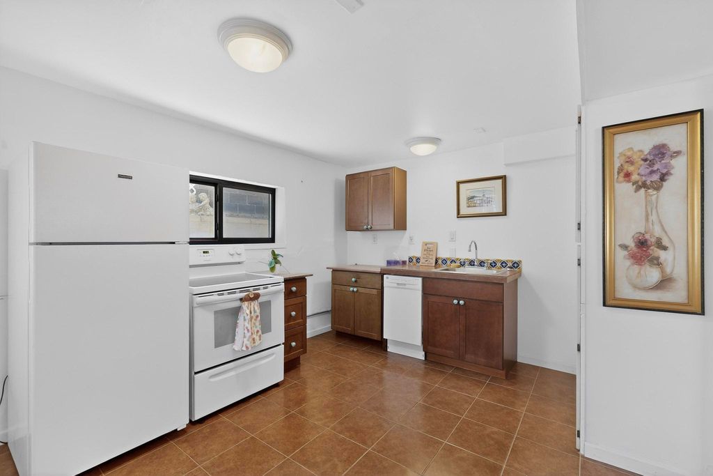 Image 29 of property listing at 6205 Hannett Avenue NE, Albuquerque, NM 87110