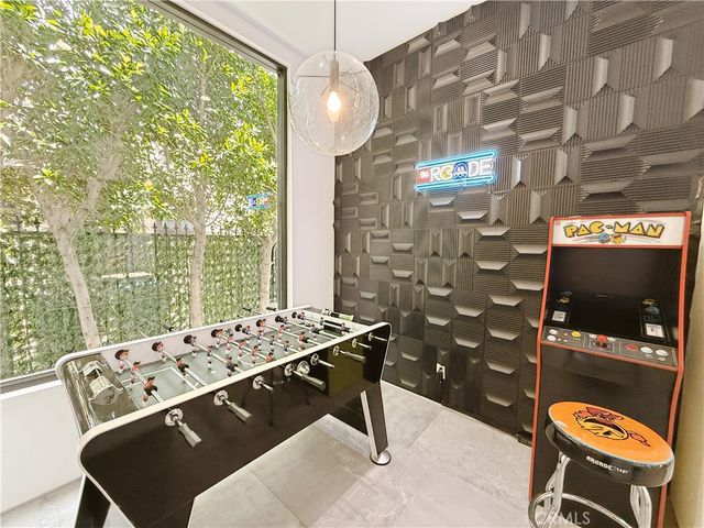 415 N Martel Avenue, Los Angeles, CA 90036