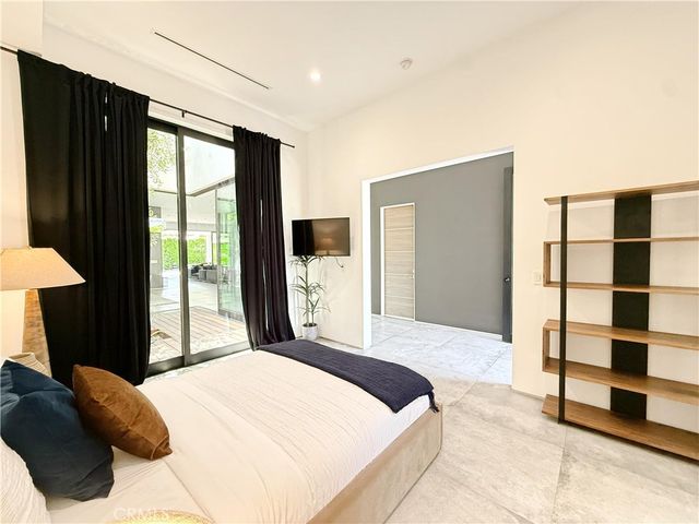 415 N Martel Avenue, Los Angeles, CA 90036