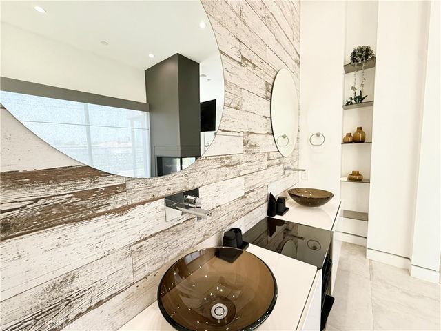 415 N Martel Avenue, Los Angeles, CA 90036