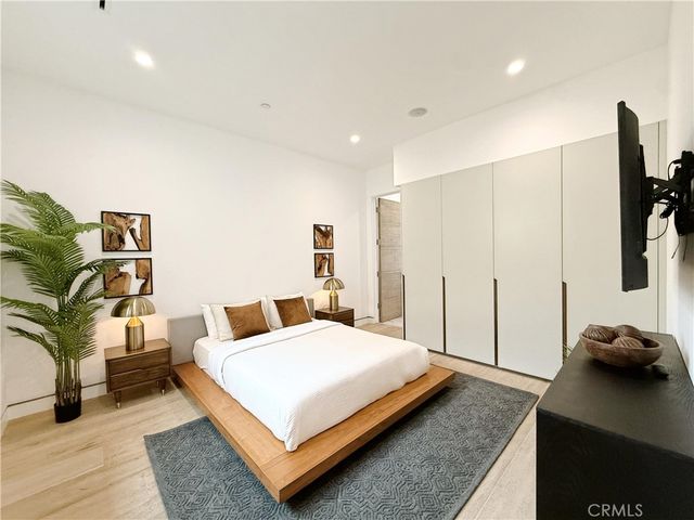 415 N Martel Avenue, Los Angeles, CA 90036