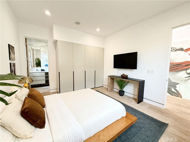 415 N Martel Avenue, Los Angeles, CA 90036