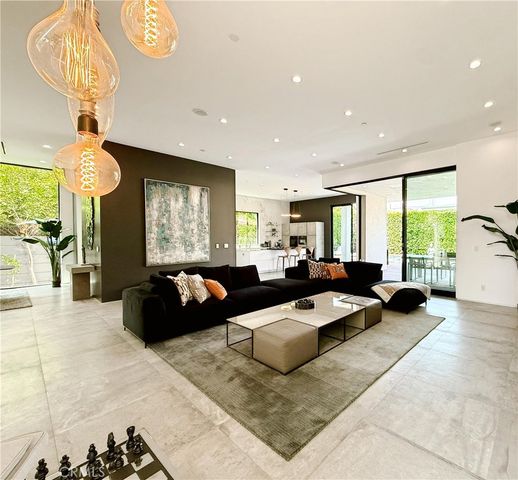 415 N Martel Avenue, Los Angeles, CA 90036