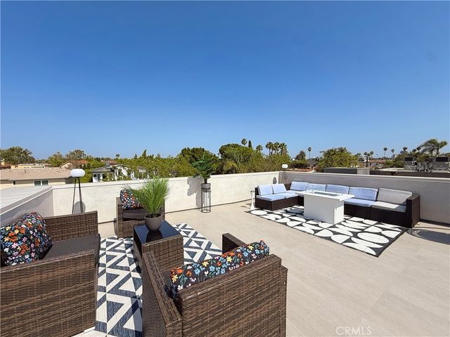 415 N Martel Avenue, Los Angeles, CA 90036