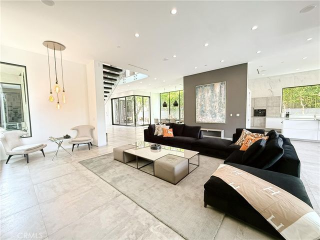 415 N Martel Avenue, Los Angeles, CA 90036
