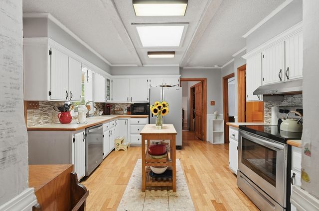61 Walpole St, Sharon, MA 02067