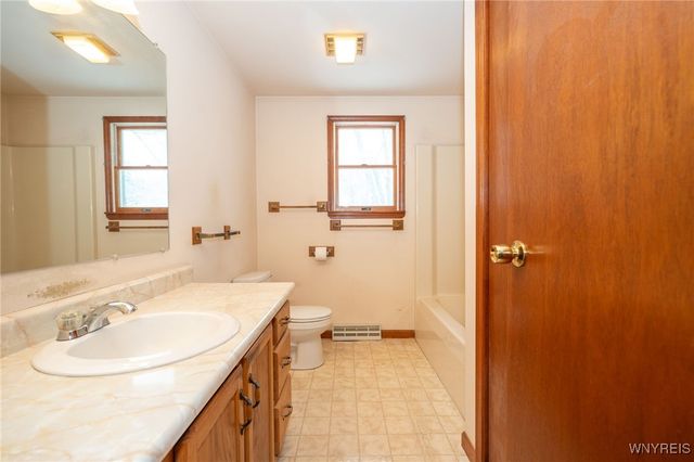 1788 Ruie Road, North Tonawanda, NY 14120