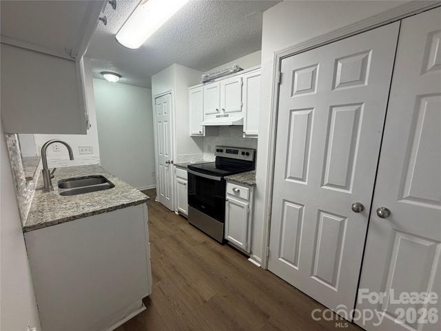 5008 Aberdun Court, Charlotte, NC 28215