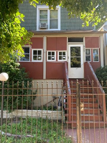 9231 S Woodlawn Avenue, Chicago, IL 60619