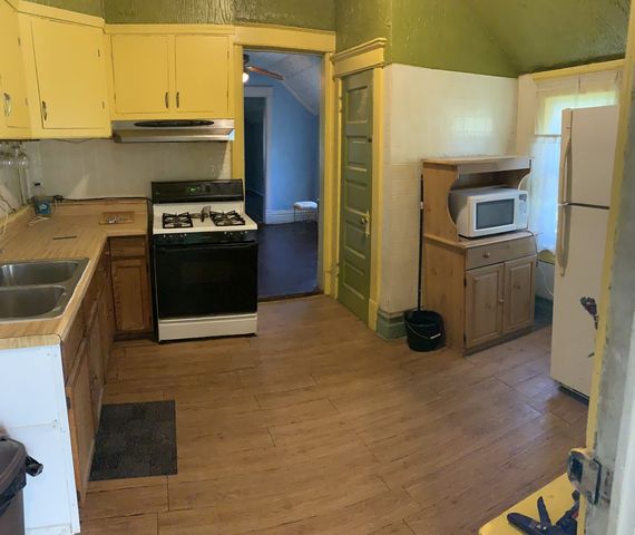 9231 S Woodlawn Avenue, Chicago, IL 60619