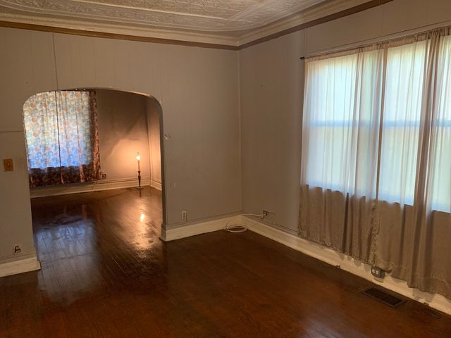 9231 S Woodlawn Avenue, Chicago, IL 60619