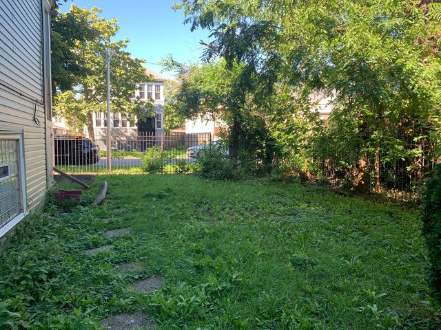 9231 S Woodlawn Avenue, Chicago, IL 60619