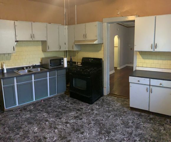 9231 S Woodlawn Avenue, Chicago, IL 60619