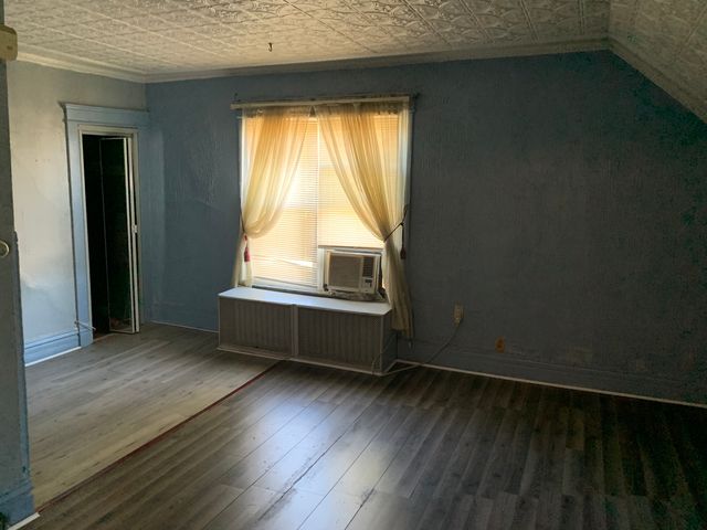 9231 S Woodlawn Avenue, Chicago, IL 60619