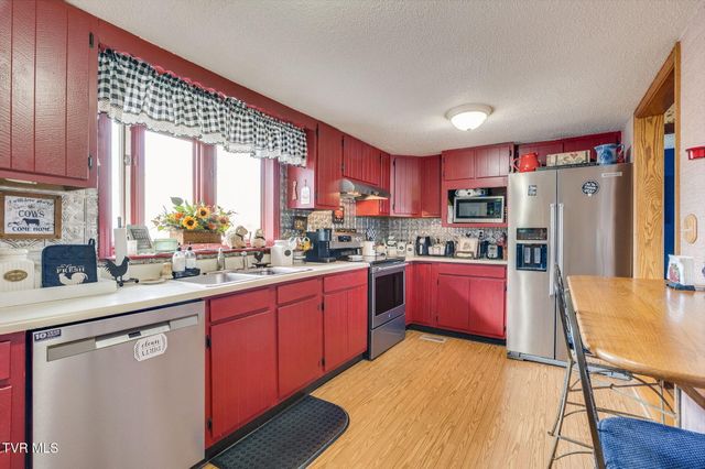 1138 East Main Street, Jonesborough, TN 37659