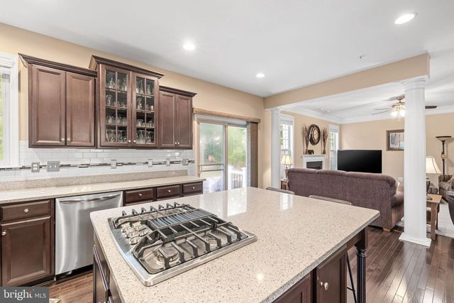 5696 LIBERTY MANOR CIR, Woodbridge, VA 22193