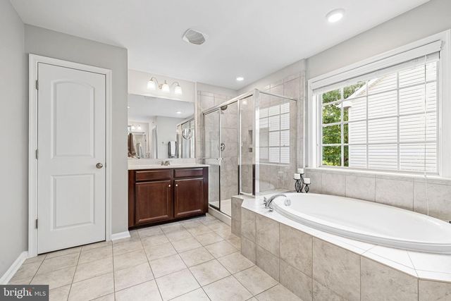5696 LIBERTY MANOR CIR, Woodbridge, VA 22193