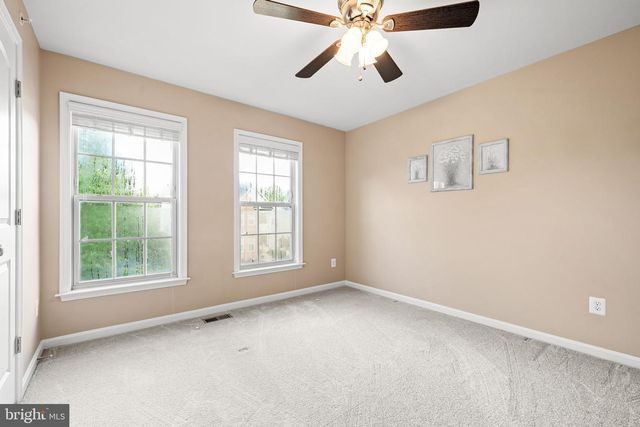 5696 LIBERTY MANOR CIR, Woodbridge, VA 22193