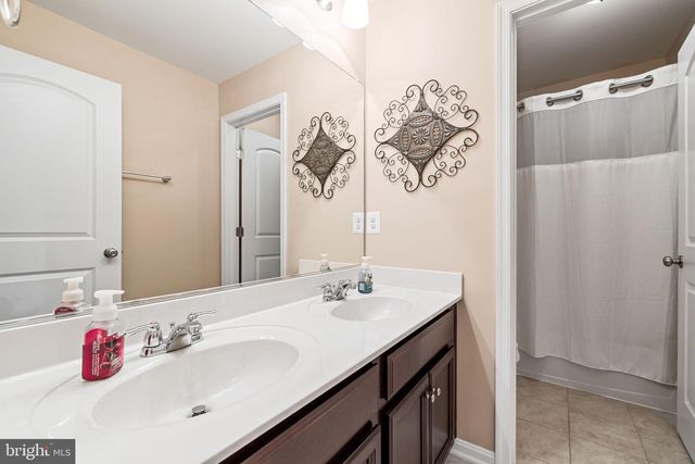 5696 LIBERTY MANOR CIR, Woodbridge, VA 22193